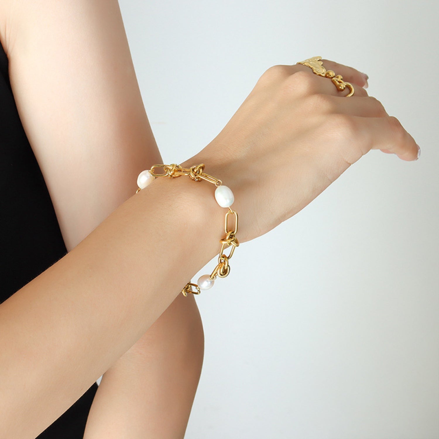 Pearl Gold Knots Chain Bracelet