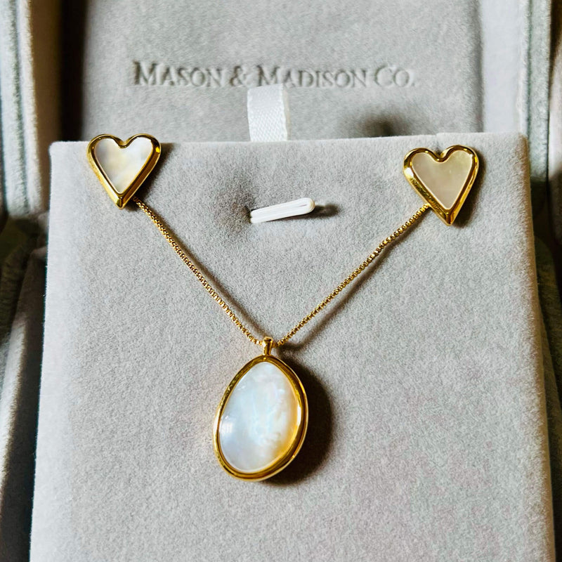 Love Me - Oval Pearl Pendant Necklace