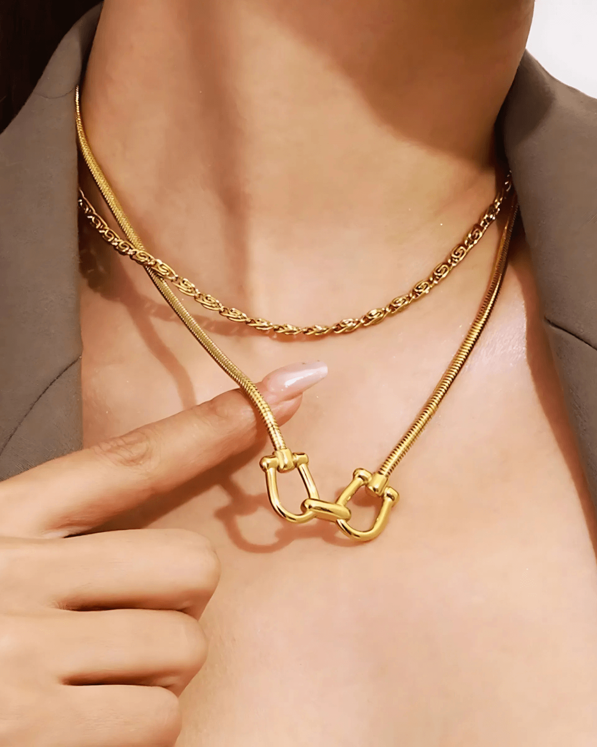 18K Gold Horseshoe Chain Necklace Women’s Best Trending Gift for Lady Girl Mother Wife,Birthday Travel Vacation Bridal Wedding Party Daily Office Work School,Spring Summer Fall Winter Holiday Sale,Mason & Madison Co.