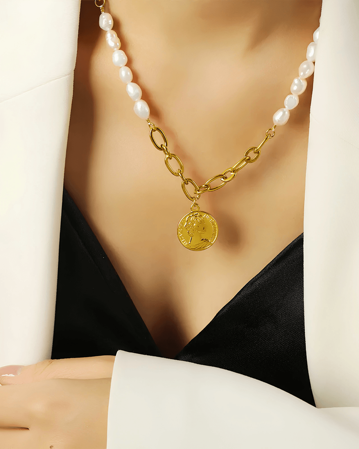 Top Gold Pendant Pearl Chain Necklace Women's Outfit Vibe