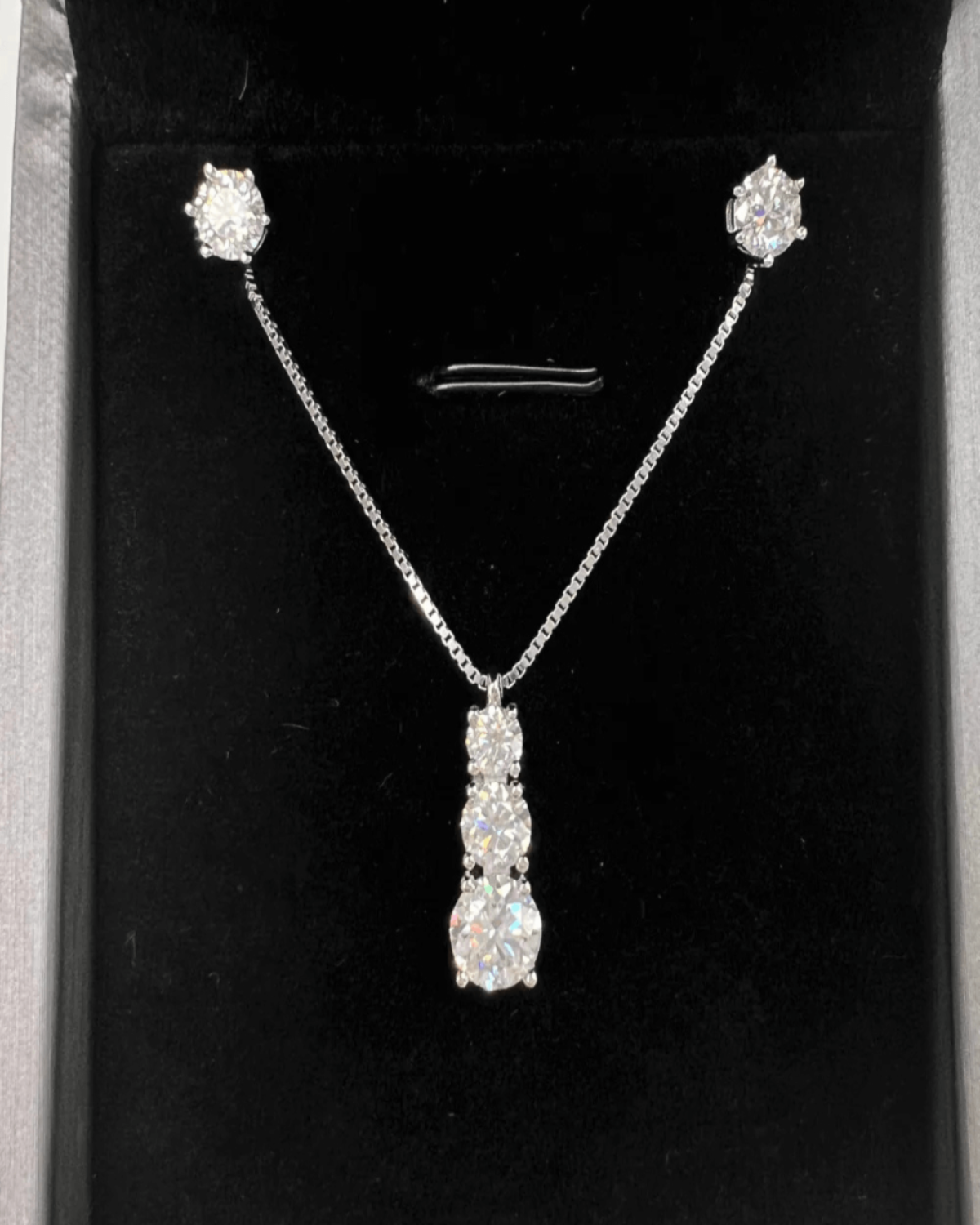 Diamond set for wife 2025