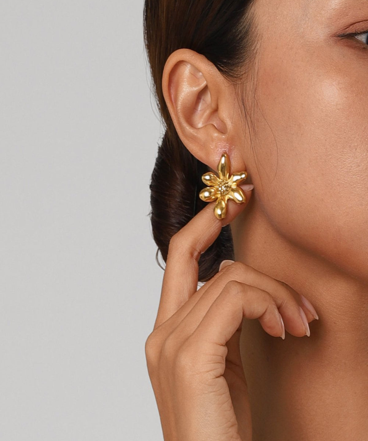 Best Gold Flower Stud Earrings Gift Trends for Women | Women’s BEST Trending Trendy Gold Flower Stud Earrings Jewelry Gift on Sale for Women, Lady, Mother, Wife | Mason & Madison Co.