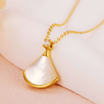 Women's Pearl Necklace Top Vibe, 18K Gold Pearl Pendant Necklace Women’s Best Trending Gift for Lady Girl Mother Wife,Birthday Travel Vacation Bridal Wedding Party Daily Office Work School,Spring Summer Fall Winter Holiday Sale,Mason & Madison Co.