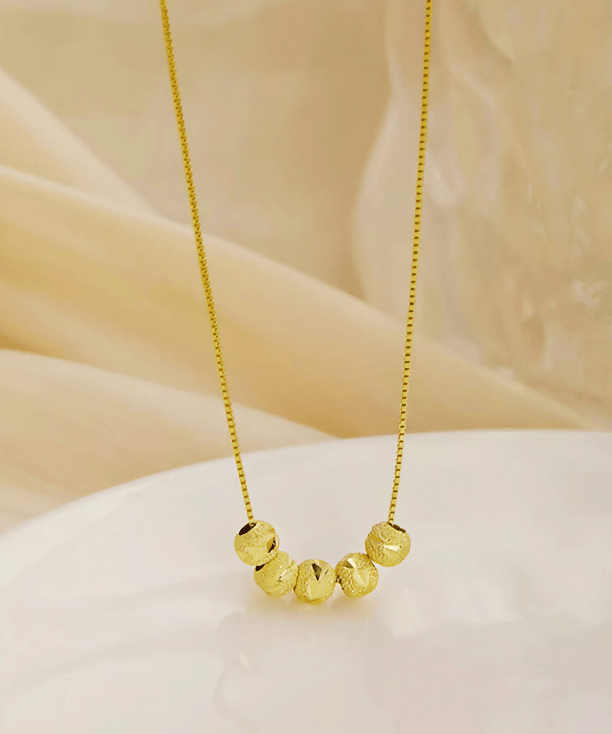 Women's Top Gold Necklace Trend