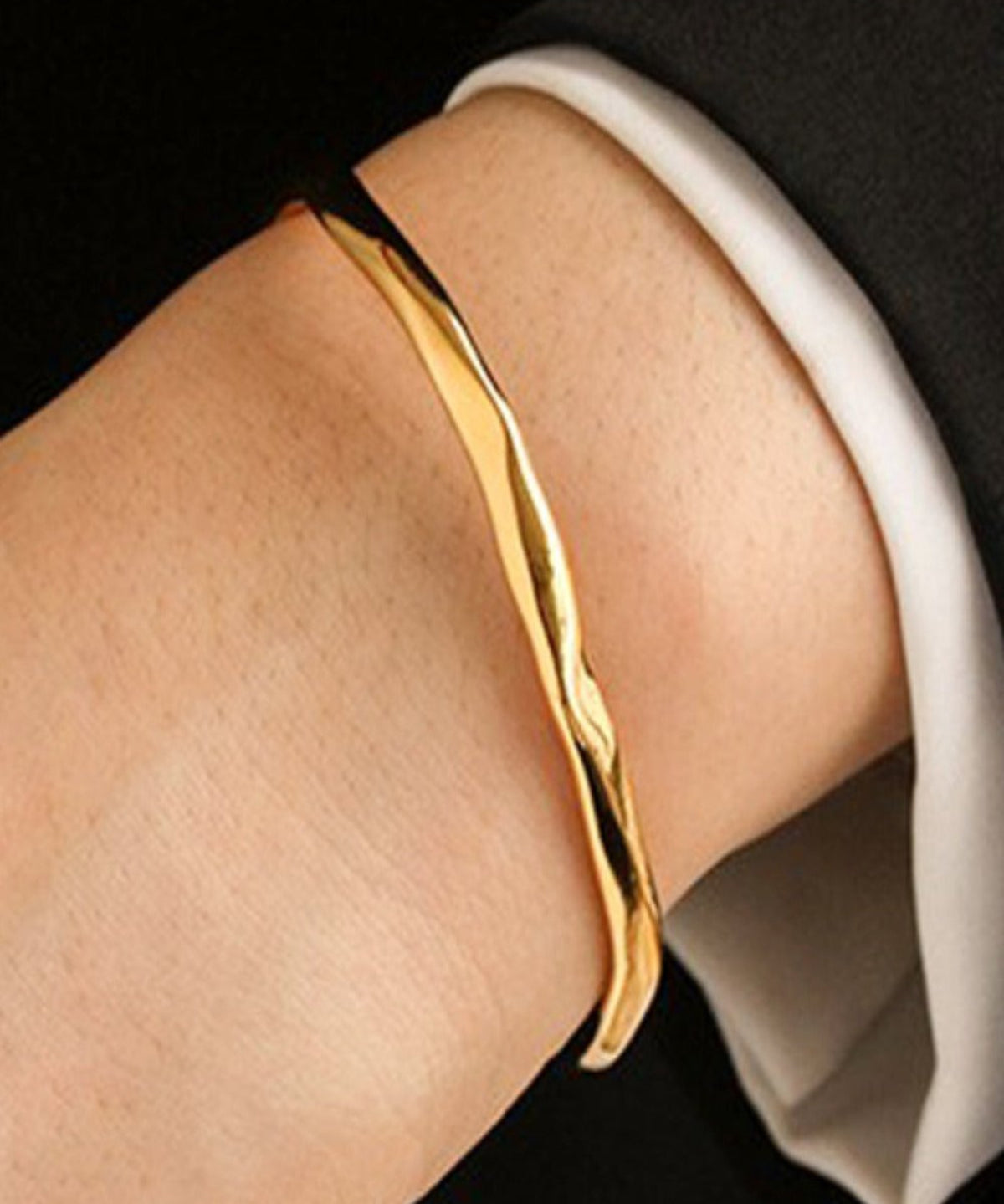 18K Best Trending Gold Cuff Bracelet Gift on Sale for Women, Lady, Mother, Wife