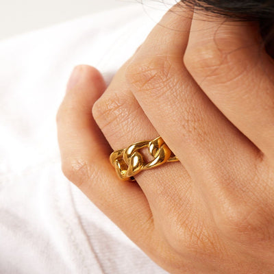 Best Gold Jewelry Gift | Best Aesthetic Yellow Gold Curb Chain Ring Jewelry Gift for Women, Mother, Wife | Mason & Madison Co.