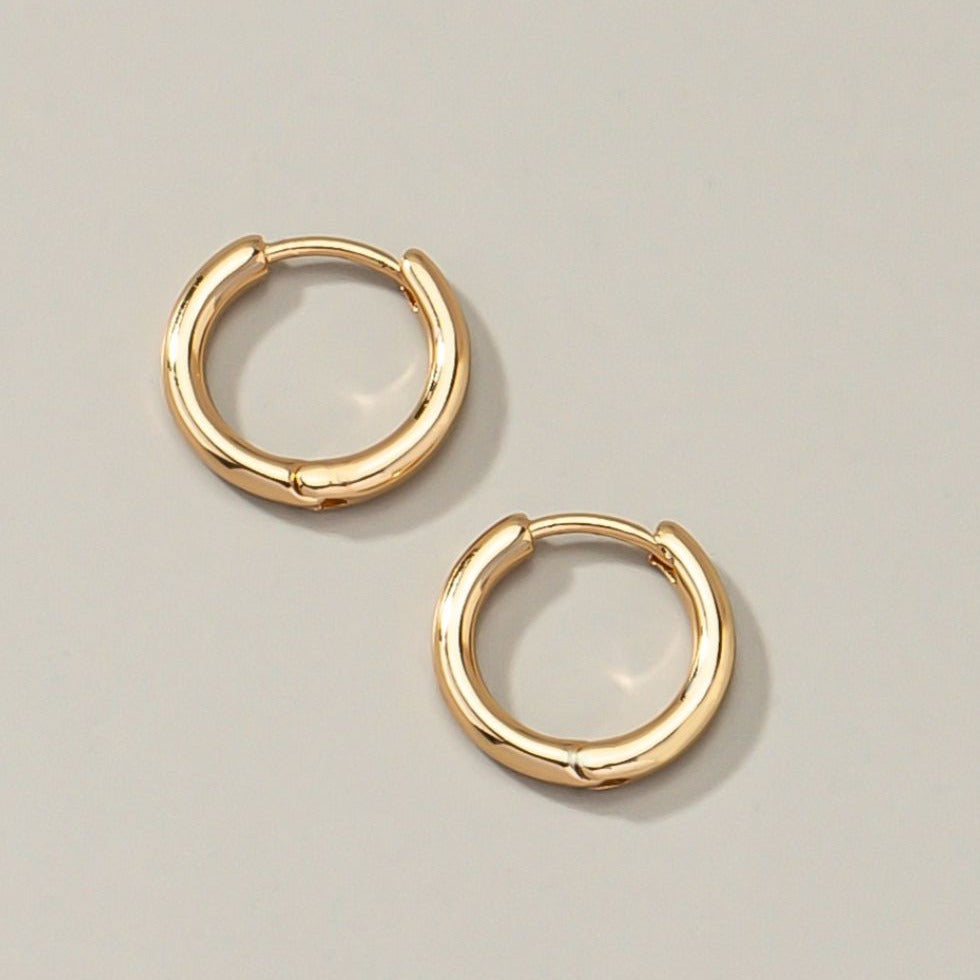 Best Gold Huggie Hoop Earrings Jewelry Gift | Best Aesthetic Yellow Gold Hoop Earrings Jewelry Gift for Women, Girls, Girlfriend, Mother, Wife, Daughter | Mason & Madison Co.