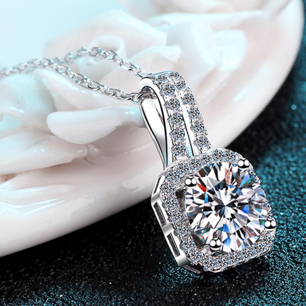 Best diamond pendant necklace 2025