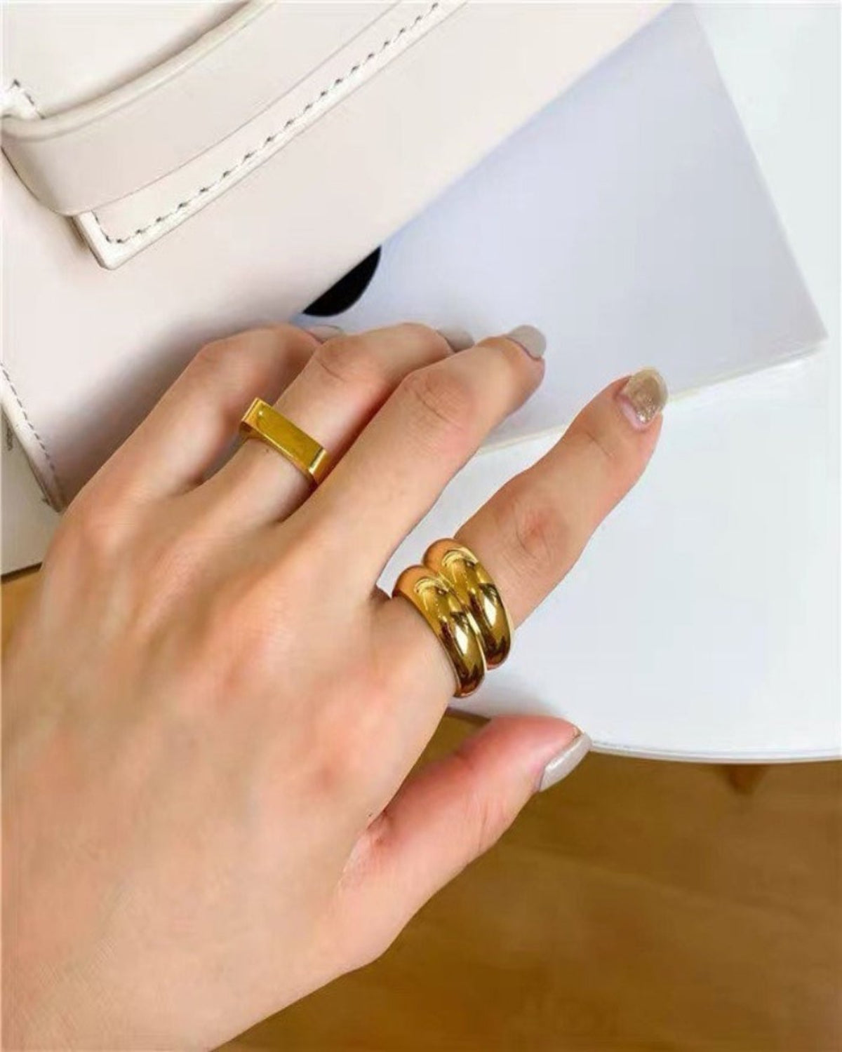 Trendy gold rings top