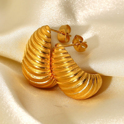 Best Gold Shell Shore Spiral Stud Earrings Jewelry Gift | Best Aesthetic Yellow Gold Stud Earrings Jewelry Gift for Women, Girls, Girlfriend, Mother, Wife, Daughter | Mason & Madison Co.