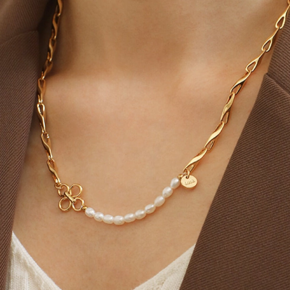 Decorative Twist Pearl Gold Chain Necklace