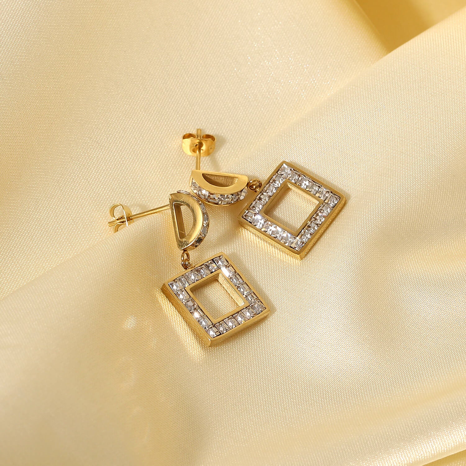 Buy Livia Rose Gold Diamond Earring 18 KT rose gold (3.89 gm). | Online By  Giriraj J… | Gold earrings models, Gold earrings for women, Bridal gold  jewellery designs